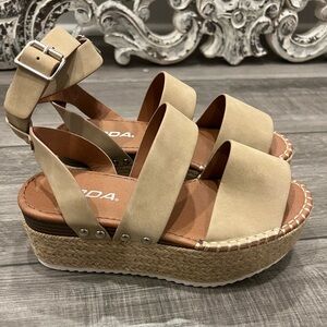 Women's Tan Platform Sandals